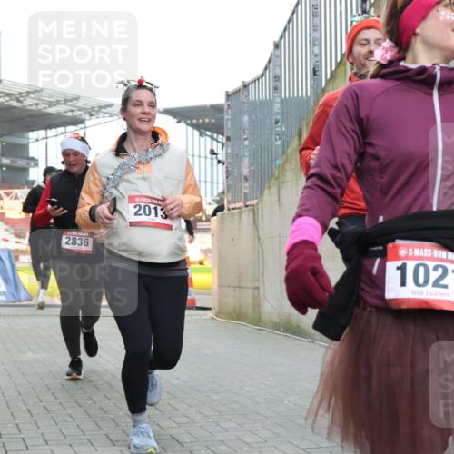 08.12.2024 - St. Pauli X-Mass-Run No. 14 H.Heesch http://msf.ph/oto/7491521 08.12.2024 10:05:24 Ziel 1021, 1067, 1189, 1355, 2013, 2042, 2043, 24, 1021, 1067, 2013, 2015, 2165, 2836, 3077, 3311, 3313, 3314, 3315, 3317, 3318 meine-sportfotos.de