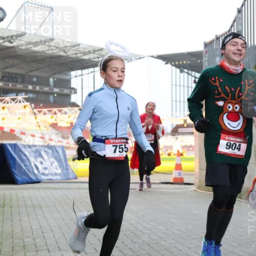 08.12.2024 - St. Pauli X-Mass-Run No. 14 H.Heesch http://msf.ph/oto/7491523 08.12.2024 09:57:25 Ziel 364, 384, 420, 755, 763, 904, 1741, 1982, 3022, 3139, 755, 763, 904, 1291, 1982, 2267 meine-sportfotos.de