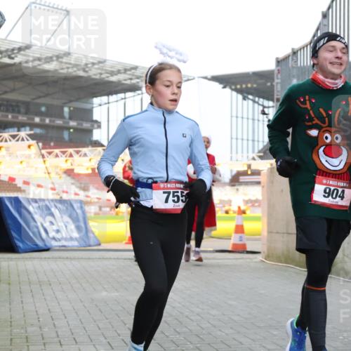 08.12.2024 - St. Pauli X-Mass-Run No. 14 H.Heesch http://msf.ph/oto/7491531 08.12.2024 09:57:25 Ziel 364, 384, 420, 755, 763, 904, 1741, 1982, 3022, 3139, 755, 763, 904, 1291, 1982, 2267 meine-sportfotos.de