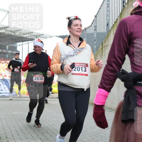 08.12.2024 - St. Pauli X-Mass-Run No. 14 H.Heesch http://msf.ph/oto/7491533 08.12.2024 10:05:25 Ziel 1021, 1067, 1189, 1355, 2013, 2015, 2042, 2043, 2836, 24, 1021, 1067, 2013, 2015, 2165, 2836, 3077, 3310, 3311, 3312, 3313, 3314, 3315, 3317, 3318 meine-sportfotos.de