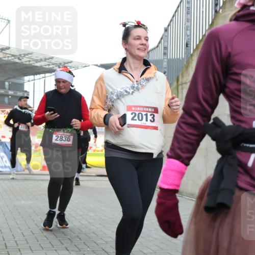 08.12.2024 - St. Pauli X-Mass-Run No. 14 H.Heesch http://msf.ph/oto/7491537 08.12.2024 10:05:25 Ziel 1021, 1067, 1189, 1355, 2013, 2015, 2042, 2043, 2836, 24, 1021, 1067, 2013, 2015, 2165, 2836, 3077, 3310, 3311, 3312, 3313, 3314, 3315, 3317, 3318 meine-sportfotos.de