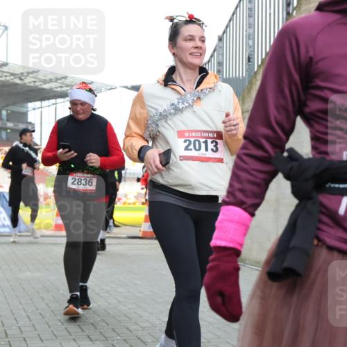 08.12.2024 - St. Pauli X-Mass-Run No. 14 H.Heesch http://msf.ph/oto/7491543 08.12.2024 10:05:25 Ziel 1021, 1067, 1189, 1355, 2013, 2015, 2042, 2043, 2836, 24, 1021, 1067, 2013, 2015, 2165, 2836, 3077, 3310, 3311, 3312, 3313, 3314, 3315, 3317, 3318 meine-sportfotos.de