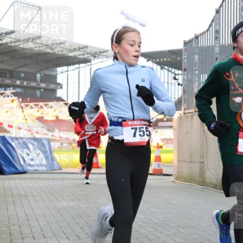 08.12.2024 - St. Pauli X-Mass-Run No. 14 H.Heesch http://msf.ph/oto/7491545 08.12.2024 09:57:25 Ziel 364, 384, 420, 755, 763, 904, 1741, 1982, 3022, 3139, 755, 763, 904, 1291, 1982, 2267 meine-sportfotos.de