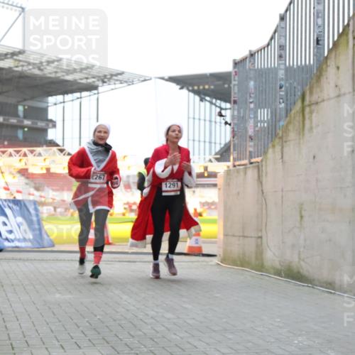 08.12.2024 - St. Pauli X-Mass-Run No. 14 H.Heesch http://msf.ph/oto/7491554 08.12.2024 09:57:26 Ziel 364, 384, 420, 755, 763, 904, 1982, 3022, 3139, 755, 763, 904, 1291, 1982, 2267, 3162 meine-sportfotos.de