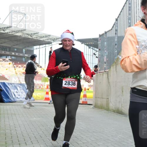 08.12.2024 - St. Pauli X-Mass-Run No. 14 H.Heesch http://msf.ph/oto/7491557 08.12.2024 10:05:25 Ziel 1021, 1067, 1189, 1355, 2013, 2015, 2042, 2043, 2836, 24, 1021, 1067, 2013, 2015, 2165, 2836, 3077, 3310, 3311, 3312, 3313, 3314, 3315, 3317, 3318 meine-sportfotos.de