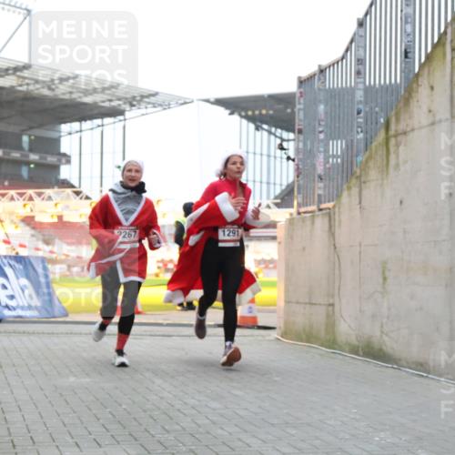 08.12.2024 - St. Pauli X-Mass-Run No. 14 H.Heesch http://msf.ph/oto/7491566 08.12.2024 09:57:26 Ziel 364, 384, 420, 755, 763, 904, 1982, 3022, 3139, 755, 763, 904, 1291, 1982, 2267, 3162 meine-sportfotos.de
