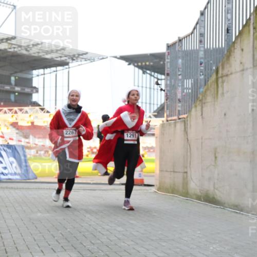 08.12.2024 - St. Pauli X-Mass-Run No. 14 H.Heesch http://msf.ph/oto/7491573 08.12.2024 09:57:26 Ziel 364, 384, 420, 755, 763, 904, 1982, 3022, 3139, 755, 763, 904, 1291, 1982, 2267, 3162 meine-sportfotos.de
