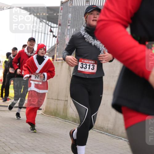 08.12.2024 - St. Pauli X-Mass-Run No. 14 H.Heesch http://msf.ph/oto/7491581 08.12.2024 10:05:27 Ziel 1021, 1067, 1355, 2013, 2015, 2042, 2836, 3313, 24, 273, 312, 1959, 2015, 2165, 2836, 3077, 3310, 3311, 3312, 3313, 3314, 3315, 3316, 3317, 3318 meine-sportfotos.de
