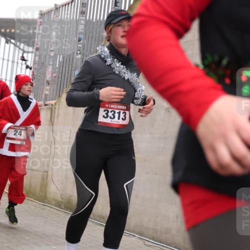 08.12.2024 - St. Pauli X-Mass-Run No. 14 H.Heesch http://msf.ph/oto/7491597 08.12.2024 10:05:27 Ziel 1021, 1067, 1355, 2013, 2015, 2042, 2836, 3313, 24, 273, 312, 1959, 2015, 2165, 2836, 3077, 3310, 3311, 3312, 3313, 3314, 3315, 3316, 3317, 3318 meine-sportfotos.de