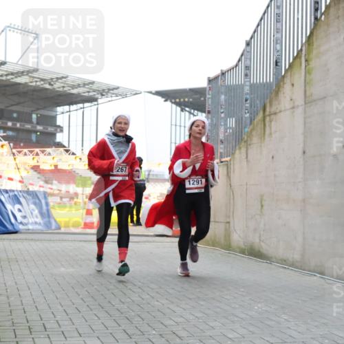 08.12.2024 - St. Pauli X-Mass-Run No. 14 H.Heesch http://msf.ph/oto/7491617 08.12.2024 09:57:26 Ziel 364, 384, 420, 755, 763, 904, 1982, 3022, 3139, 755, 763, 904, 1291, 1982, 2267, 3162 meine-sportfotos.de