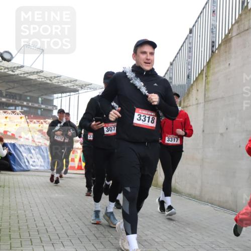 08.12.2024 - St. Pauli X-Mass-Run No. 14 H.Heesch http://msf.ph/oto/7491618 08.12.2024 10:05:29 Ziel 24, 1021, 1067, 2013, 2015, 2836, 3077, 3313, 3318, 24, 273, 312, 1959, 2165, 3077, 3310, 3311, 3312, 3313, 3314, 3315, 3316, 3317, 3318 meine-sportfotos.de