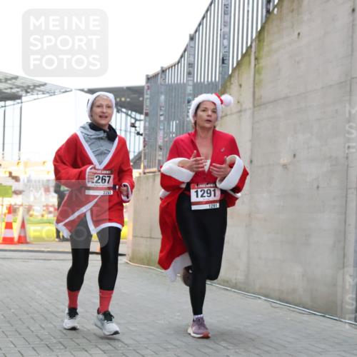 08.12.2024 - St. Pauli X-Mass-Run No. 14 H.Heesch http://msf.ph/oto/7491638 08.12.2024 09:57:27 Ziel 364, 384, 420, 755, 763, 904, 1291, 1982, 2267, 3022, 904, 1291, 2267, 3162 meine-sportfotos.de