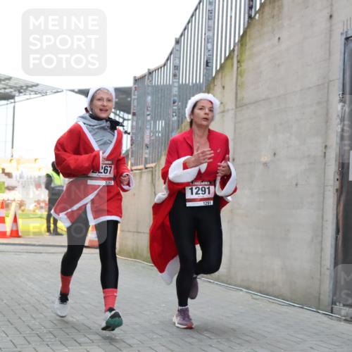 08.12.2024 - St. Pauli X-Mass-Run No. 14 H.Heesch http://msf.ph/oto/7491642 08.12.2024 09:57:27 Ziel 364, 384, 420, 755, 763, 904, 1291, 1982, 2267, 3022, 904, 1291, 2267, 3162 meine-sportfotos.de