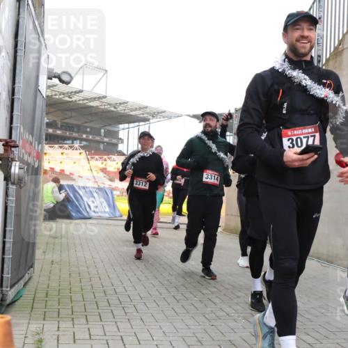 08.12.2024 - St. Pauli X-Mass-Run No. 14 H.Heesch http://msf.ph/oto/7491644 08.12.2024 10:05:30 Ziel 24, 1021, 1067, 2013, 2015, 2836, 3077, 3313, 3317, 3318, 24, 273, 312, 1959, 2165, 3077, 3310, 3311, 3312, 3314, 3315, 3316, 3317, 3318 meine-sportfotos.de