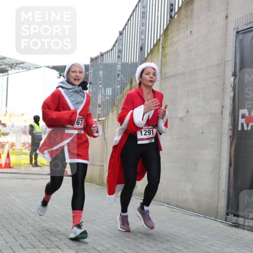 08.12.2024 - St. Pauli X-Mass-Run No. 14 H.Heesch http://msf.ph/oto/7491649 08.12.2024 09:57:27 Ziel 364, 384, 420, 755, 763, 904, 1291, 1982, 2267, 3022, 904, 1291, 2267, 3162 meine-sportfotos.de
