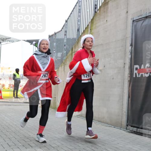 08.12.2024 - St. Pauli X-Mass-Run No. 14 H.Heesch http://msf.ph/oto/7491656 08.12.2024 09:57:27 Ziel 364, 384, 420, 755, 763, 904, 1291, 1982, 2267, 3022, 904, 1291, 2267, 3162 meine-sportfotos.de
