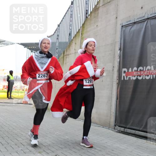 08.12.2024 - St. Pauli X-Mass-Run No. 14 H.Heesch http://msf.ph/oto/7491669 08.12.2024 09:57:27 Ziel 364, 384, 420, 755, 763, 904, 1291, 1982, 2267, 3022, 904, 1291, 2267, 3162 meine-sportfotos.de