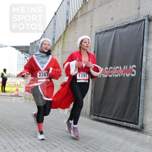08.12.2024 - St. Pauli X-Mass-Run No. 14 H.Heesch http://msf.ph/oto/7491691 08.12.2024 09:57:28 Ziel 364, 384, 420, 755, 763, 904, 1291, 1982, 2267, 3022, 1291, 2267, 3162 meine-sportfotos.de