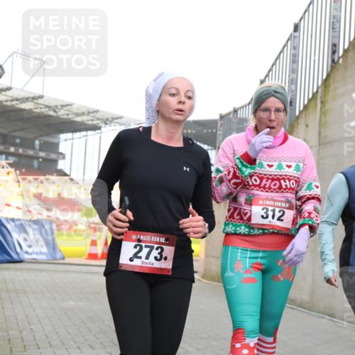 08.12.2024 - St. Pauli X-Mass-Run No. 14 H.Heesch http://msf.ph/oto/7491697 08.12.2024 10:05:35 Ziel 24, 273, 312, 1021, 1067, 1959, 2013, 2015, 2165, 2836, 3077, 3310, 3311, 3312, 3313, 3314, 3315, 3316, 3317, 3318, 273, 312, 1959, 2031, 2889, 2890, 2903, 2904, 3310, 3312, 3316 meine-sportfotos.de