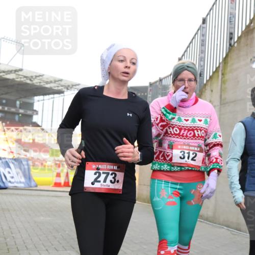 08.12.2024 - St. Pauli X-Mass-Run No. 14 H.Heesch http://msf.ph/oto/7491702 08.12.2024 10:05:35 Ziel 24, 273, 312, 1021, 1067, 1959, 2013, 2015, 2165, 2836, 3077, 3310, 3311, 3312, 3313, 3314, 3315, 3316, 3317, 3318, 273, 312, 1959, 2031, 2889, 2890, 2903, 2904, 3310, 3312, 3316 meine-sportfotos.de