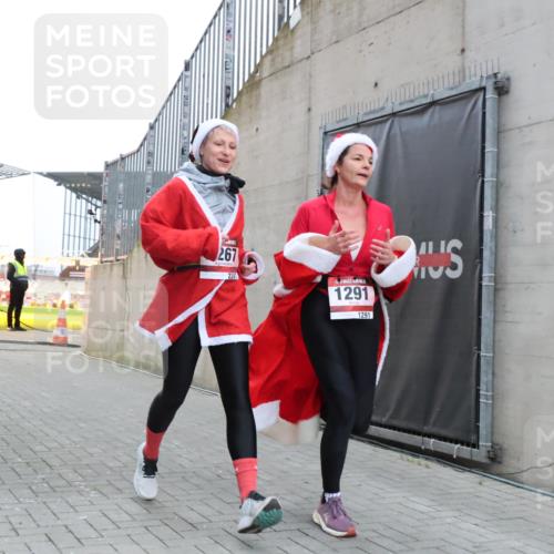 08.12.2024 - St. Pauli X-Mass-Run No. 14 H.Heesch http://msf.ph/oto/7491711 08.12.2024 09:57:28 Ziel 364, 384, 420, 755, 763, 904, 1291, 1982, 2267, 3022, 1291, 2267, 3162 meine-sportfotos.de