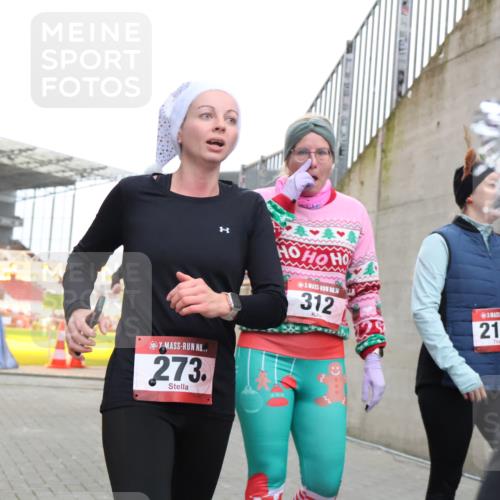 08.12.2024 - St. Pauli X-Mass-Run No. 14 H.Heesch http://msf.ph/oto/7491714 08.12.2024 10:05:35 Ziel 24, 273, 312, 1021, 1067, 1959, 2013, 2015, 2165, 2836, 3077, 3310, 3311, 3312, 3313, 3314, 3315, 3316, 3317, 3318, 273, 312, 1959, 2031, 2889, 2890, 2903, 2904, 3310, 3312, 3316 meine-sportfotos.de
