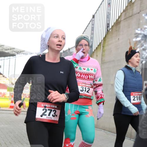 08.12.2024 - St. Pauli X-Mass-Run No. 14 H.Heesch http://msf.ph/oto/7491721 08.12.2024 10:05:35 Ziel 24, 273, 312, 1021, 1067, 1959, 2013, 2015, 2165, 2836, 3077, 3310, 3311, 3312, 3313, 3314, 3315, 3316, 3317, 3318, 273, 312, 1959, 2031, 2889, 2890, 2903, 2904, 3310, 3312, 3316 meine-sportfotos.de