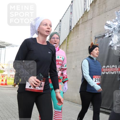 08.12.2024 - St. Pauli X-Mass-Run No. 14 H.Heesch http://msf.ph/oto/7491736 08.12.2024 10:05:35 Ziel 24, 273, 312, 1021, 1067, 1959, 2013, 2015, 2165, 2836, 3077, 3310, 3311, 3312, 3313, 3314, 3315, 3316, 3317, 3318, 273, 312, 1959, 2031, 2889, 2890, 2903, 2904, 3310, 3312, 3316 meine-sportfotos.de