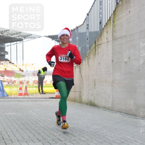 08.12.2024 - St. Pauli X-Mass-Run No. 14 H.Heesch http://msf.ph/oto/7491750 08.12.2024 09:57:35 Ziel 755, 763, 904, 1291, 1982, 2267, 3162, 3162 meine-sportfotos.de