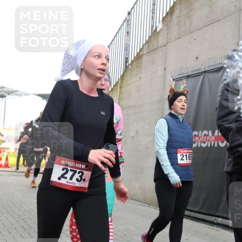 08.12.2024 - St. Pauli X-Mass-Run No. 14 H.Heesch http://msf.ph/oto/7491753 08.12.2024 10:05:36 Ziel 24, 273, 312, 1021, 1067, 1959, 2013, 2015, 2165, 2836, 3077, 3310, 3311, 3312, 3313, 3314, 3315, 3316, 3317, 3318, 273, 312, 620, 949, 1959, 2031, 2889, 2890, 2903, 2904, 3316 meine-sportfotos.de
