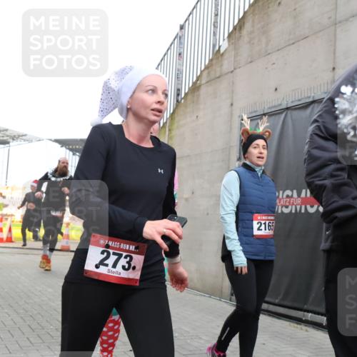 08.12.2024 - St. Pauli X-Mass-Run No. 14 H.Heesch http://msf.ph/oto/7491759 08.12.2024 10:05:36 Ziel 24, 273, 312, 1021, 1067, 1959, 2013, 2015, 2165, 2836, 3077, 3310, 3311, 3312, 3313, 3314, 3315, 3316, 3317, 3318, 273, 312, 620, 949, 1959, 2031, 2889, 2890, 2903, 2904, 3316 meine-sportfotos.de