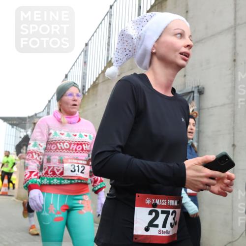 08.12.2024 - St. Pauli X-Mass-Run No. 14 H.Heesch http://msf.ph/oto/7491766 08.12.2024 10:05:37 Ziel 24, 273, 312, 1021, 1067, 1959, 2013, 2015, 2165, 2836, 3077, 3310, 3311, 3312, 3313, 3314, 3315, 3316, 3317, 3318, 620, 949, 1959, 2031, 2889, 2890, 2903, 2904 meine-sportfotos.de