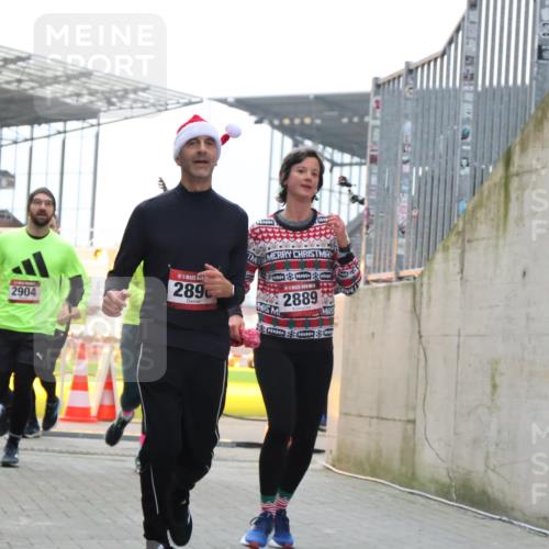 08.12.2024 - St. Pauli X-Mass-Run No. 14 H.Heesch http://msf.ph/oto/7491785 08.12.2024 10:05:38 Ziel 24, 273, 312, 1959, 2013, 2015, 2165, 2836, 3077, 3310, 3311, 3312, 3313, 3314, 3315, 3316, 3317, 3318, 620, 949, 2031, 2889, 2890, 2903, 2904 meine-sportfotos.de