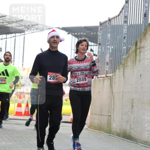 08.12.2024 - St. Pauli X-Mass-Run No. 14 H.Heesch http://msf.ph/oto/7491790 08.12.2024 10:05:39 Ziel 24, 273, 312, 1959, 2015, 2031, 2165, 2836, 3077, 3310, 3311, 3312, 3313, 3314, 3315, 3316, 3317, 3318, 620, 949, 2031, 2889, 2890, 2903, 2904 meine-sportfotos.de