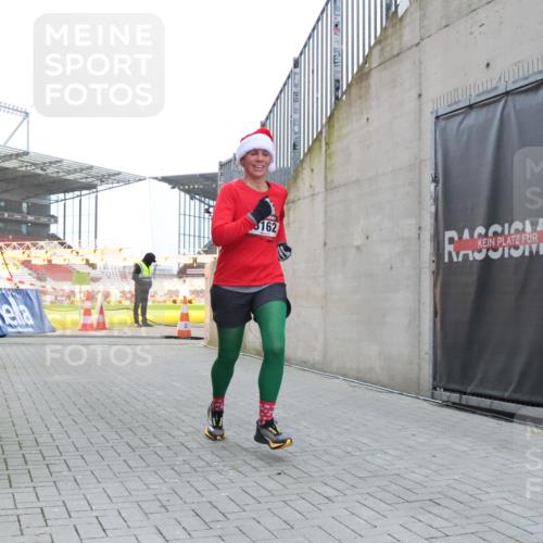 08.12.2024 - St. Pauli X-Mass-Run No. 14 H.Heesch http://msf.ph/oto/7491792 08.12.2024 09:57:35 Ziel 755, 763, 904, 1291, 1982, 2267, 3162, 3162 meine-sportfotos.de