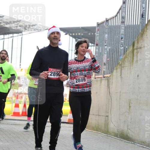 08.12.2024 - St. Pauli X-Mass-Run No. 14 H.Heesch http://msf.ph/oto/7491796 08.12.2024 10:05:39 Ziel 24, 273, 312, 1959, 2015, 2031, 2165, 2836, 3077, 3310, 3311, 3312, 3313, 3314, 3315, 3316, 3317, 3318, 620, 949, 2031, 2889, 2890, 2903, 2904 meine-sportfotos.de