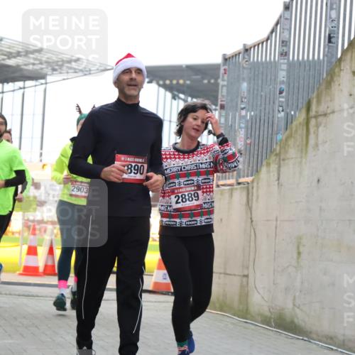08.12.2024 - St. Pauli X-Mass-Run No. 14 H.Heesch http://msf.ph/oto/7491802 08.12.2024 10:05:39 Ziel 24, 273, 312, 1959, 2015, 2031, 2165, 2836, 3077, 3310, 3311, 3312, 3313, 3314, 3315, 3316, 3317, 3318, 620, 949, 2031, 2889, 2890, 2903, 2904 meine-sportfotos.de