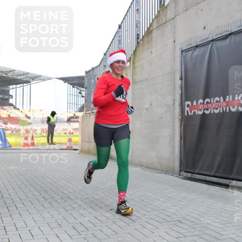 08.12.2024 - St. Pauli X-Mass-Run No. 14 H.Heesch http://msf.ph/oto/7491804 08.12.2024 09:57:35 Ziel 755, 763, 904, 1291, 1982, 2267, 3162, 3162 meine-sportfotos.de