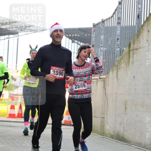 08.12.2024 - St. Pauli X-Mass-Run No. 14 H.Heesch http://msf.ph/oto/7491807 08.12.2024 10:05:39 Ziel 24, 273, 312, 1959, 2015, 2031, 2165, 2836, 3077, 3310, 3311, 3312, 3313, 3314, 3315, 3316, 3317, 3318, 620, 949, 2031, 2889, 2890, 2903, 2904 meine-sportfotos.de