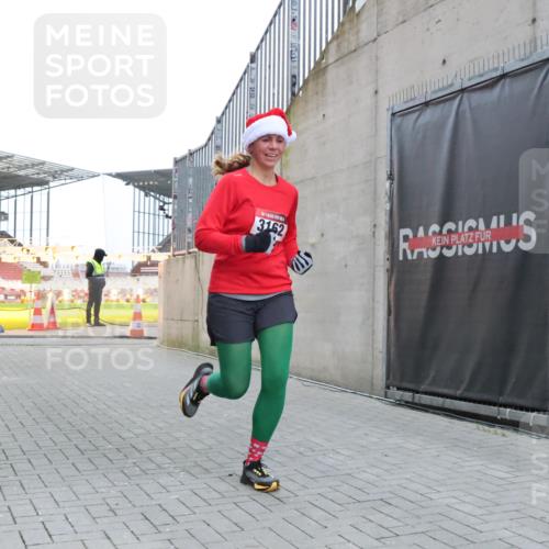 08.12.2024 - St. Pauli X-Mass-Run No. 14 H.Heesch http://msf.ph/oto/7491812 08.12.2024 09:57:36 Ziel 755, 763, 904, 1291, 1982, 2267, 3162, 3162 meine-sportfotos.de