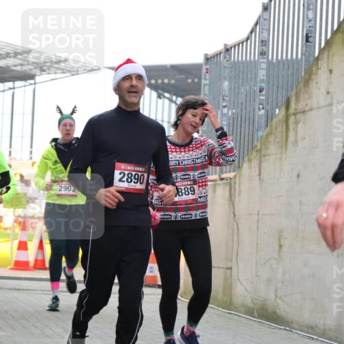 08.12.2024 - St. Pauli X-Mass-Run No. 14 H.Heesch http://msf.ph/oto/7491813 08.12.2024 10:05:39 Ziel 24, 273, 312, 1959, 2015, 2031, 2165, 2836, 3077, 3310, 3311, 3312, 3313, 3314, 3315, 3316, 3317, 3318, 620, 949, 2031, 2889, 2890, 2903, 2904 meine-sportfotos.de