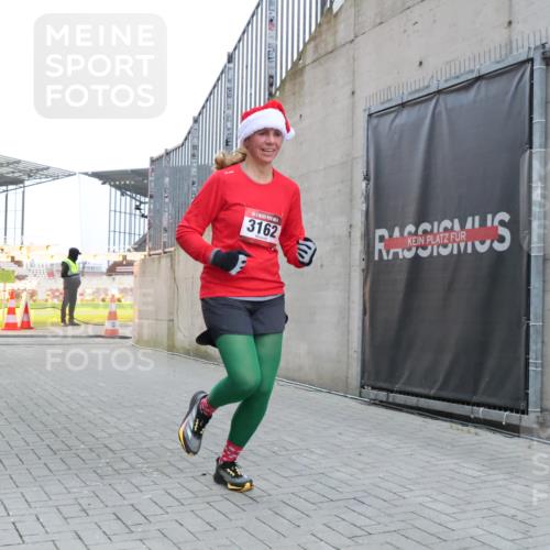 08.12.2024 - St. Pauli X-Mass-Run No. 14 H.Heesch http://msf.ph/oto/7491818 08.12.2024 09:57:36 Ziel 755, 763, 904, 1291, 1982, 2267, 3162, 3162 meine-sportfotos.de