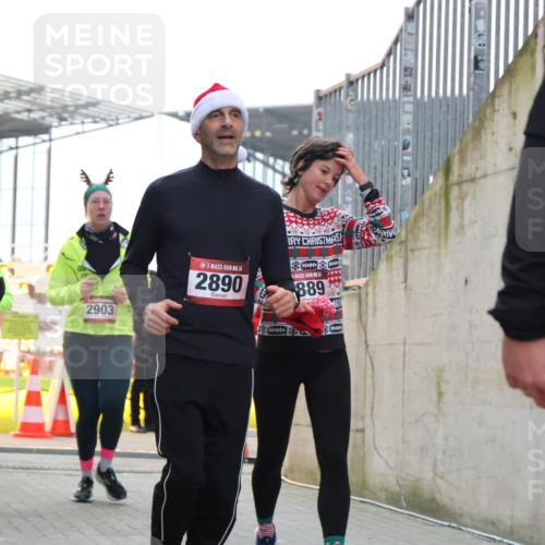 08.12.2024 - St. Pauli X-Mass-Run No. 14 H.Heesch http://msf.ph/oto/7491826 08.12.2024 10:05:39 Ziel 24, 273, 312, 1959, 2015, 2031, 2165, 2836, 3077, 3310, 3311, 3312, 3313, 3314, 3315, 3316, 3317, 3318, 620, 949, 2031, 2889, 2890, 2903, 2904 meine-sportfotos.de
