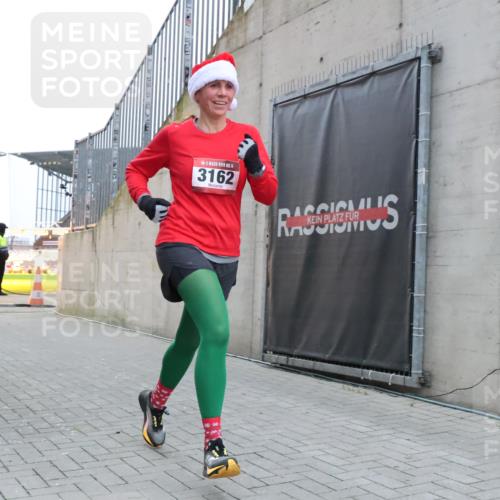 08.12.2024 - St. Pauli X-Mass-Run No. 14 H.Heesch http://msf.ph/oto/7491830 08.12.2024 09:57:36 Ziel 755, 763, 904, 1291, 1982, 2267, 3162, 3162 meine-sportfotos.de