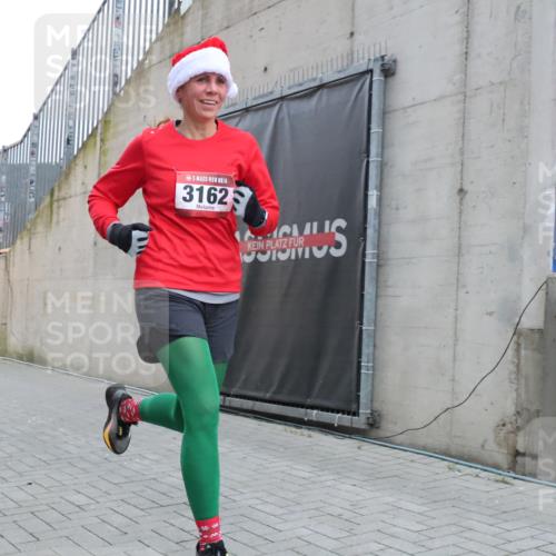 08.12.2024 - St. Pauli X-Mass-Run No. 14 H.Heesch http://msf.ph/oto/7491845 08.12.2024 09:57:36 Ziel 755, 763, 904, 1291, 1982, 2267, 3162, 3162 meine-sportfotos.de
