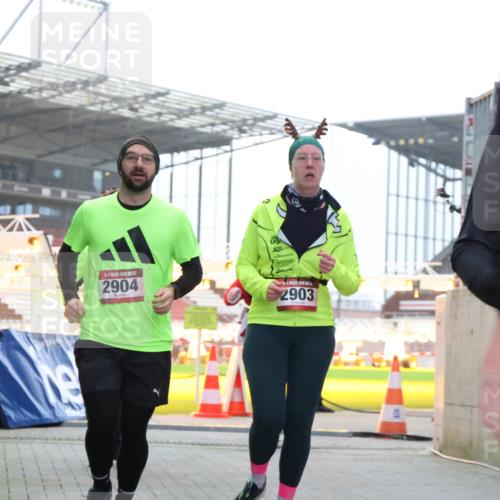 08.12.2024 - St. Pauli X-Mass-Run No. 14 H.Heesch http://msf.ph/oto/7491849 08.12.2024 10:05:40 Ziel 24, 273, 312, 1959, 2031, 2165, 2889, 2890, 3077, 3310, 3311, 3312, 3313, 3314, 3315, 3316, 3317, 3318, 620, 949, 2031, 2889, 2890, 2903, 2904 meine-sportfotos.de