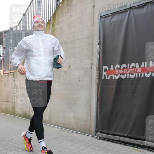 08.12.2024 - St. Pauli X-Mass-Run No. 14 H.Heesch http://msf.ph/oto/7491858 08.12.2024 09:57:50 Ziel 3258, 2840, 2842, 3258 meine-sportfotos.de