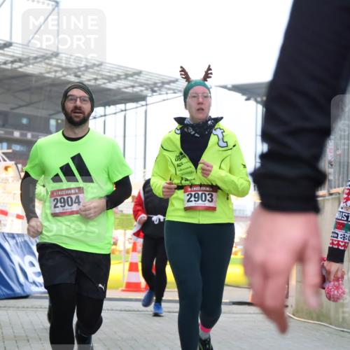 08.12.2024 - St. Pauli X-Mass-Run No. 14 H.Heesch http://msf.ph/oto/7491869 08.12.2024 10:05:40 Ziel 24, 273, 312, 1959, 2031, 2165, 2889, 2890, 3077, 3310, 3311, 3312, 3313, 3314, 3315, 3316, 3317, 3318, 620, 949, 2031, 2889, 2890, 2903, 2904 meine-sportfotos.de