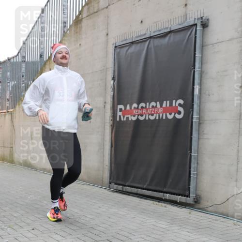08.12.2024 - St. Pauli X-Mass-Run No. 14 H.Heesch http://msf.ph/oto/7491881 08.12.2024 09:57:50 Ziel 3258, 2840, 2842, 3258 meine-sportfotos.de