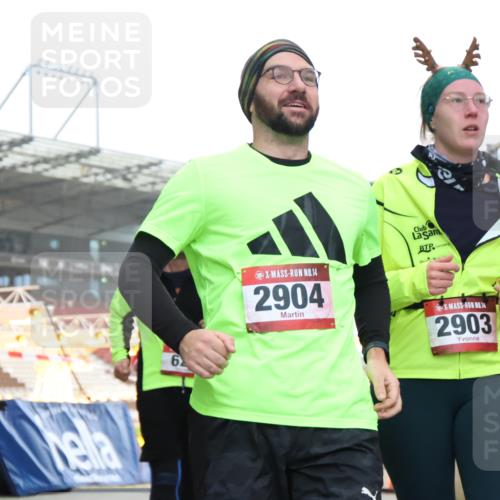 08.12.2024 - St. Pauli X-Mass-Run No. 14 H.Heesch http://msf.ph/oto/7491888 08.12.2024 10:05:41 Ziel 24, 273, 312, 1959, 2031, 2165, 2889, 2890, 2904, 3077, 3310, 3311, 3312, 3313, 3314, 3315, 3316, 3317, 3318, 620, 949, 2031, 2889, 2890, 2903, 2904 meine-sportfotos.de